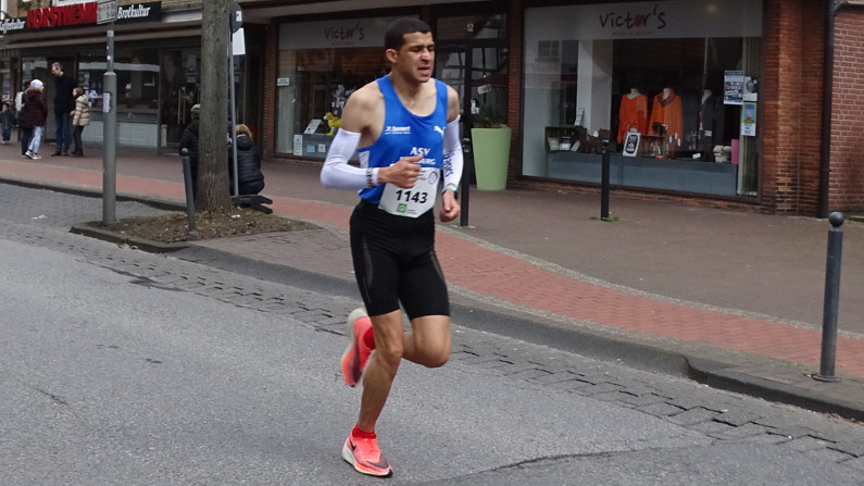 Rachid Soufi vom ASV Duisburg  Sieger über 10.000 Meter beim Citylauf