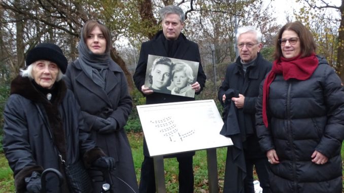 Rimma Stoephasius, Generalkonsulin Iryna Shum, Bastian Fleermann, Andreas Preuß und Bürgermeisterin Barbara Esser (von links)