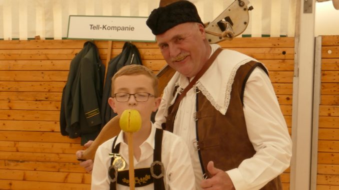 Gero Keusen (rechts) als Wilhem tell mit Eric Schulze (links) als Walter Tell