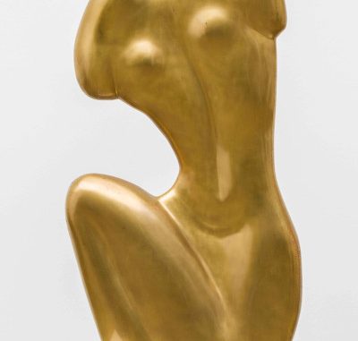 Marg Moll, Torso, 1956, Messing, Höhe 84 cm, Museum Ratingen, © VG Bild-Kunst, Bonn 2024