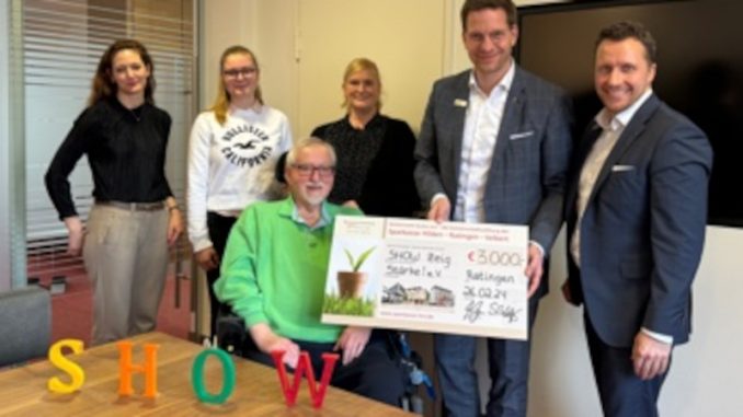 Meike Paprotta-Kübler (von links), Dieter Puls, Lara Gerding, Kirsten Gerding (Vereinsmitglieder), Matthias Gotschika (Stiftungsvorstand) und Sebastian Schäper (Sparkasse HRV) (Foto: privat)