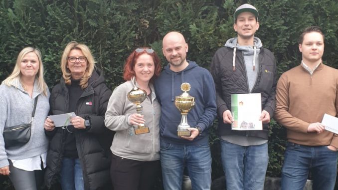 Melina Schultz (von links), Daniela Kranz, Eierkönigin Carina Derichs, Eierkönig Martin Schaller, Kevin Gloyna und Max Groth (Foto: privat)