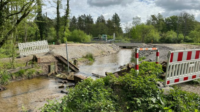 Kaputte Brücke über den Breitscheider Bach (Foto: privat)