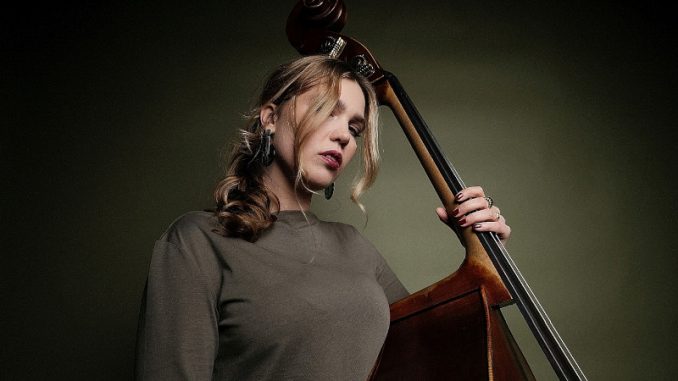 Caris Hermes Promo Bass, (Foto: Karl F. Degenhardt)