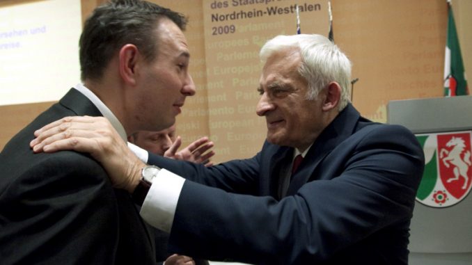 EU-Parlamentspräsident Prof. Jerzy Buzek und Sebastian Wladarz bei der Verleihung des Staatspreises NRW im Jahre 2009 (Foto: Ralph Sondermann)