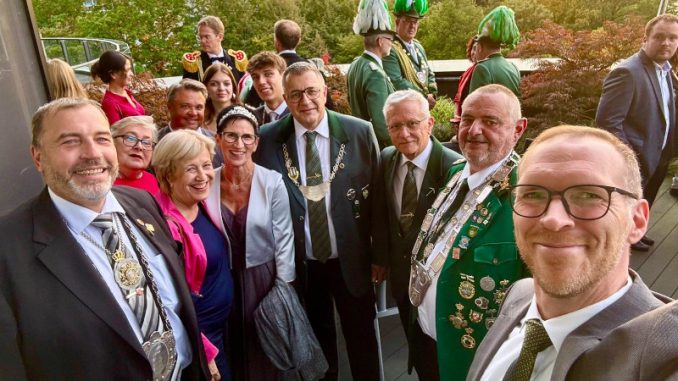 Lintorfer und Ratinger Schützen mit den Ratinger Landtagsabgeordneten (Foto: privat)