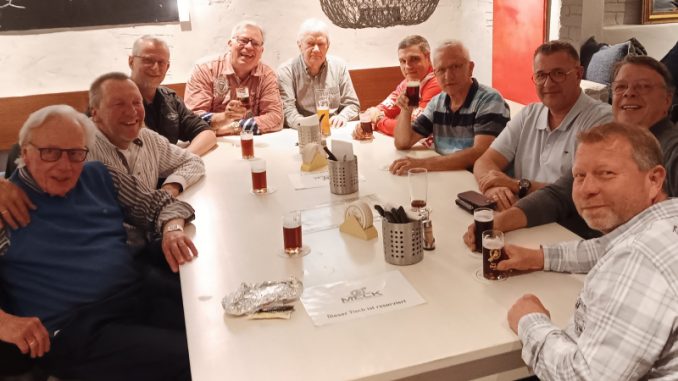 Tell-Stammtisch mit zwei Königen