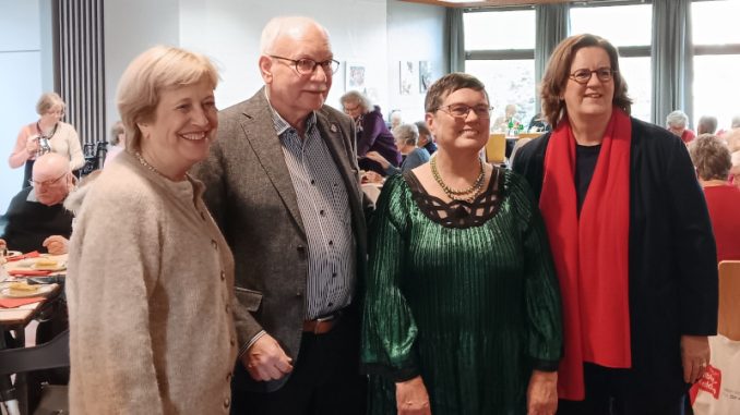 Elisabeth Müller-Witt (von links), Klaus Kaselofsky, Angelika Kompalik und Kerstin Griese