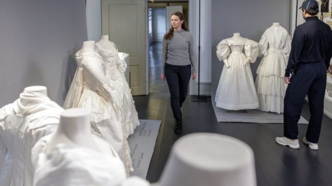 Weiße Kleider (Foto: LVR/ZMB Stefan Arendt)