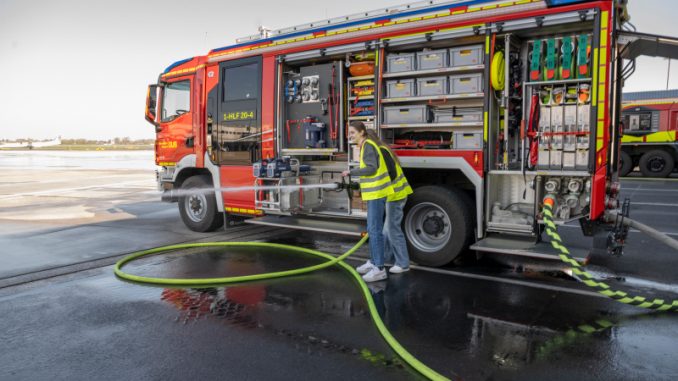 Flughafen Düsseldorf_Girls Day-Flughafenfeuerwehr